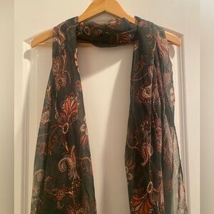 Women’s fashion scarf in dark green with floral design. OS